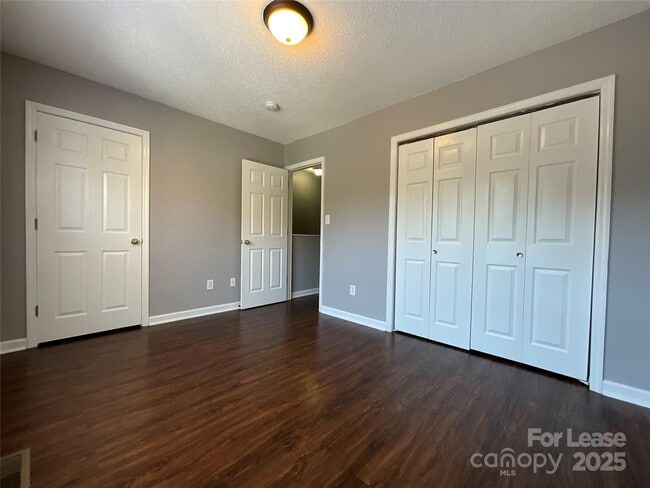 Building Photo - 206 W 15th St