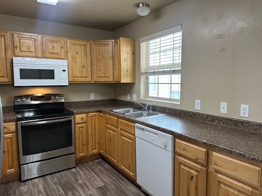 Building Photo - 488 S 2550 W