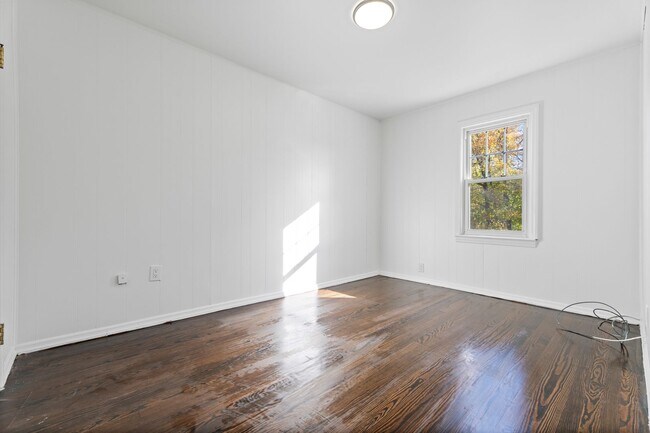 Building Photo - Welcome Home to a 2 bath 4 bedroom  home