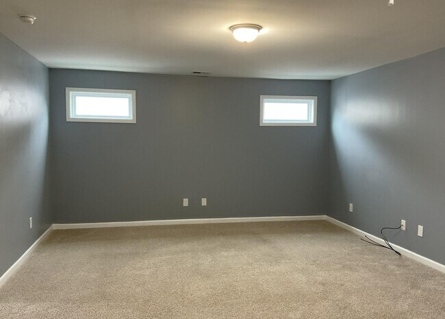 Building Photo - 502 Geranium St