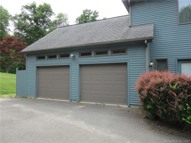 Building Photo - 18 Fox Run