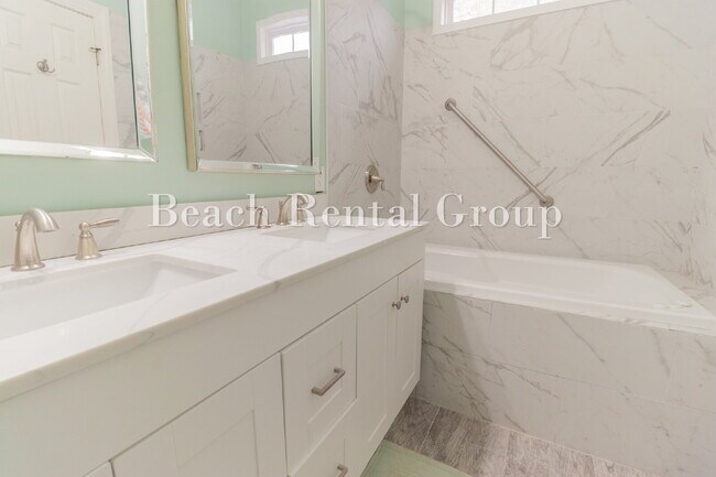 Building Photo - Furnished Home in NMB with Pool and Hot Tub