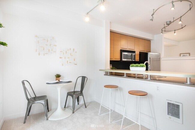 Building Photo - Capitol Hill - Braeburn open 1 Bedroom / 1...