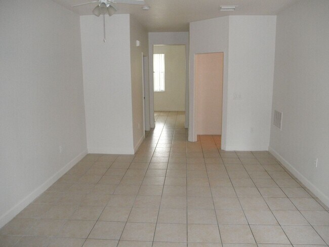 Building Photo - Shoma Townhomes
