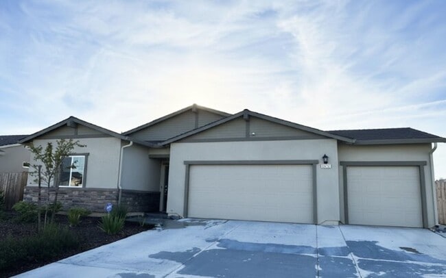 Building Photo - Beautiful 4-Bedroom Home in the Wyndham Estates Neighborhood of Redding! READY FOR MOVE IN!