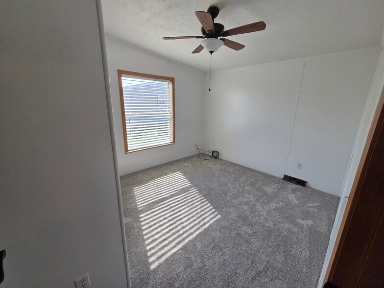 Building Photo - 649 Bluebird Cir