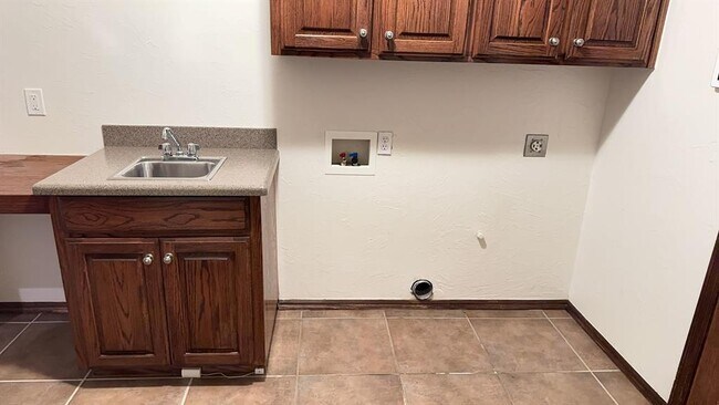 Building Photo - 9200 Stacy Lynn Ln