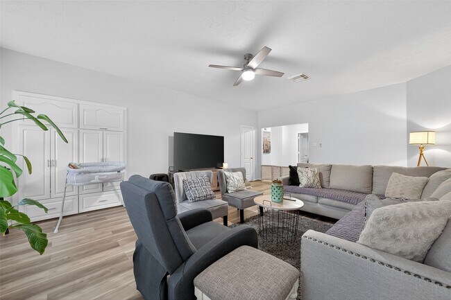 Building Photo - 19343 Dickson Park Dr