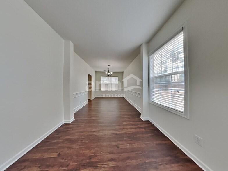 Building Photo - 111 Meandering Way Ln