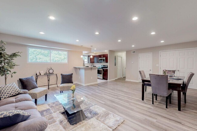 Interior Photo - 1403 Wentworth Ave