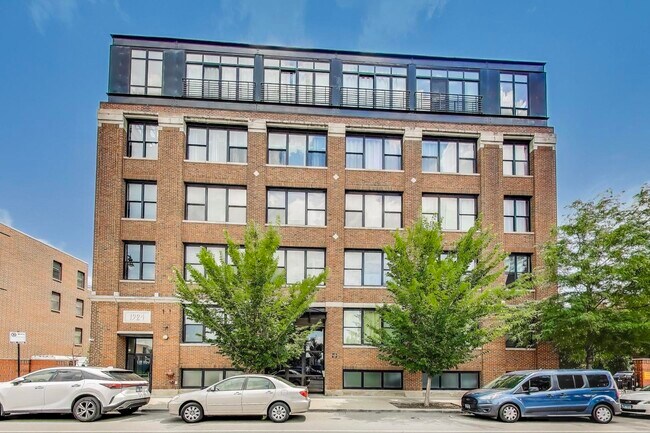 Primary Photo - 2911 N Western Ave