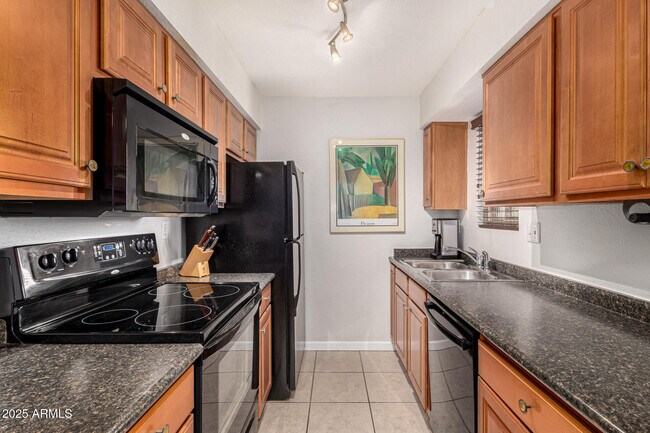 Building Photo - 5877 N Granite Reef Rd