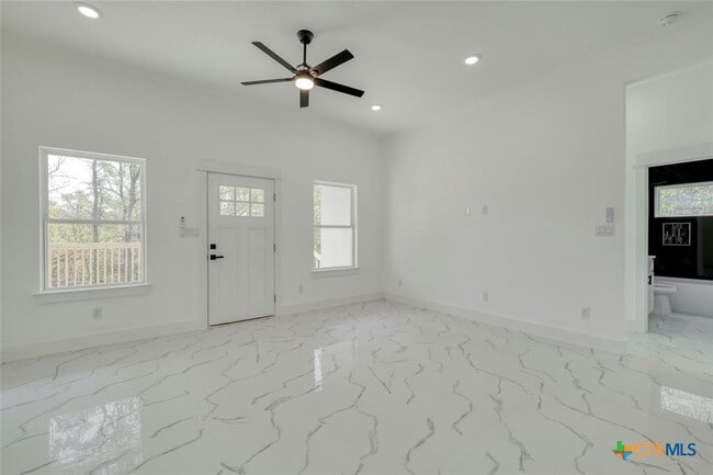 Building Photo - 121 Diamond Head Dr