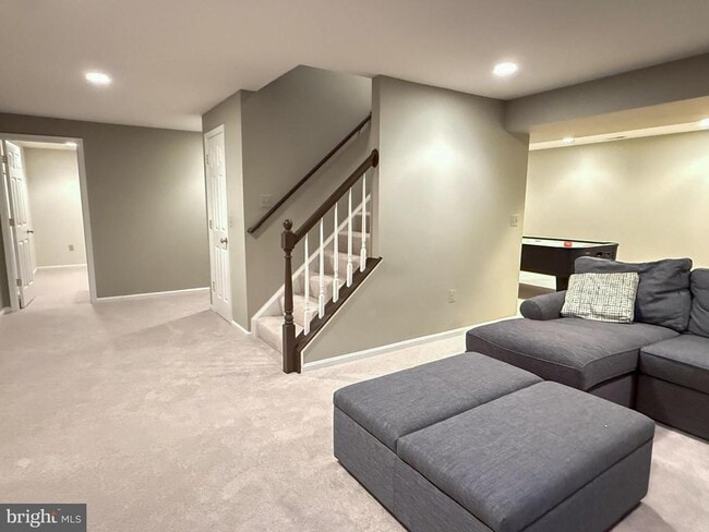 Building Photo - 15292 Surrey House Way