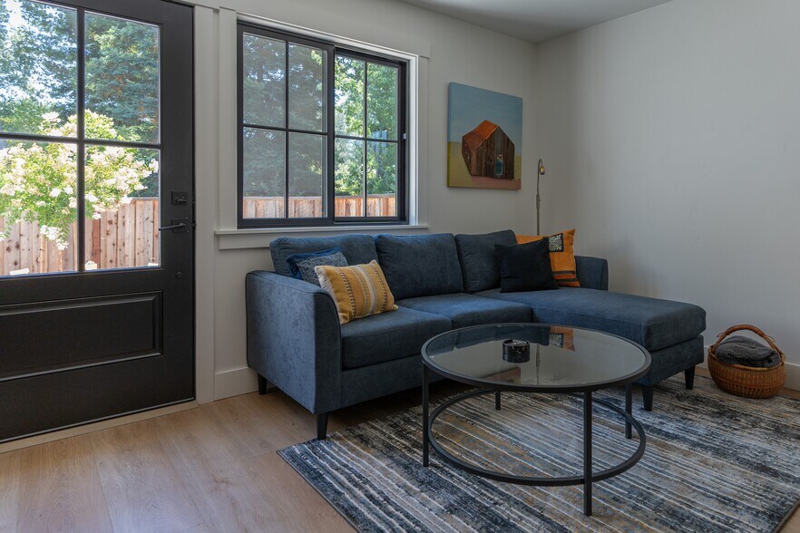 Furnished sunny living room. - 1110 Glen Rd