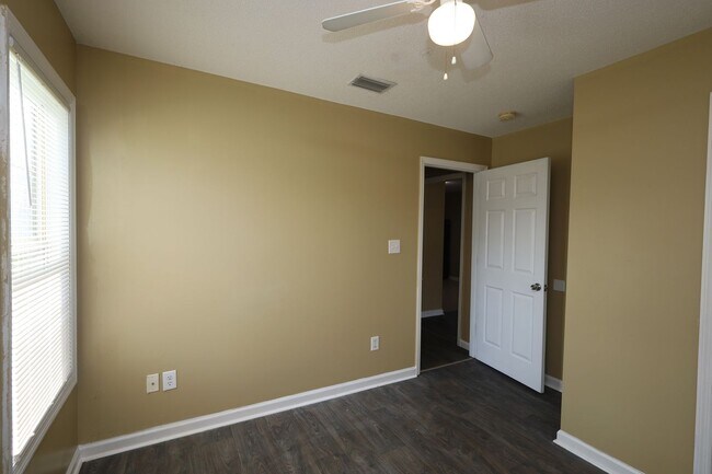 Building Photo - 1728 Eli Pl