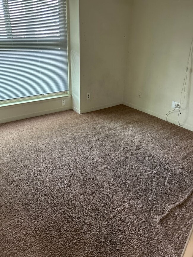 Building Photo - Desirable 3 bedroom 2 bath condo