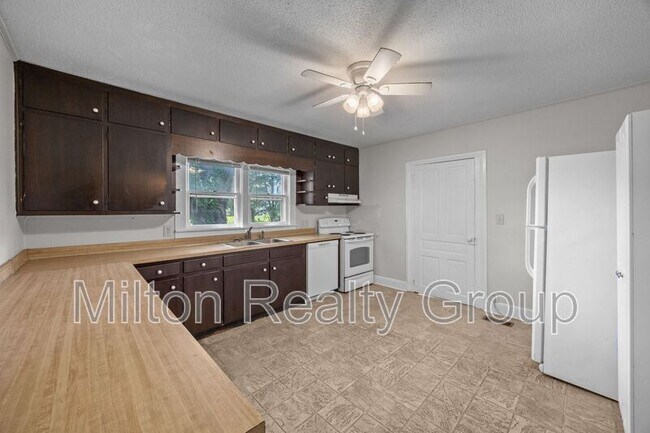 Building Photo - 2666 NC-210
