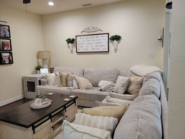 Building Photo - Beautiful 3BD/2.5BA 2 story condo in the Sherwood Lakes Neighborhood!