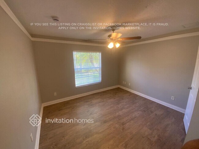 Building Photo - 433 Japura St