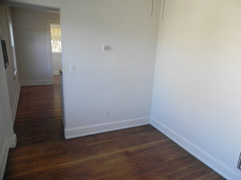 Building Photo - 186 Grasmere Ave