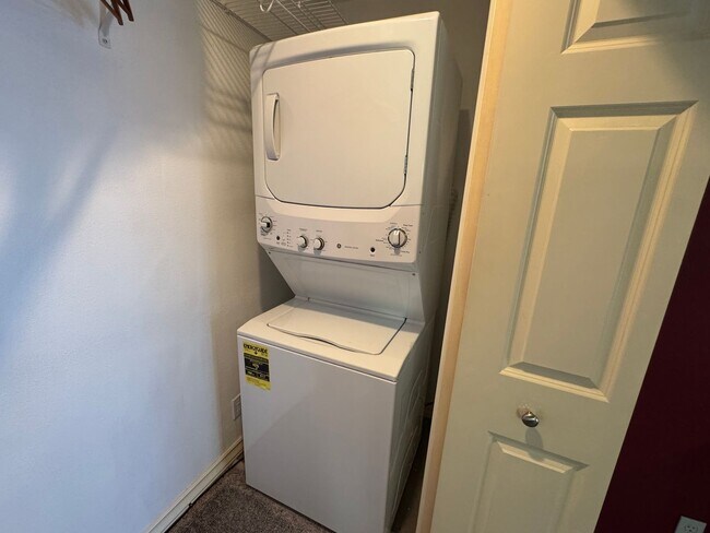 Building Photo - Fully Furnished Duplex ALL UTILITIES INCLUDED