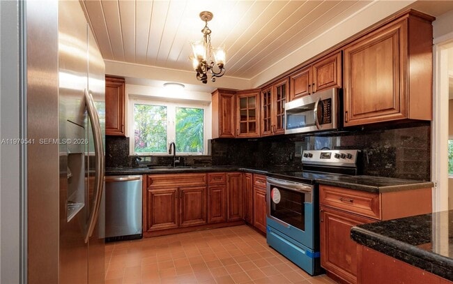 Building Photo - 1350 Mendavia Ave