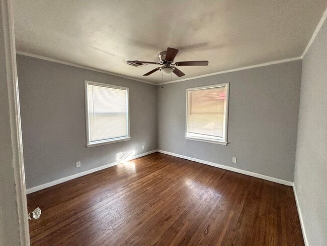 Building Photo - Beautiful Cozy 2 bedroom home