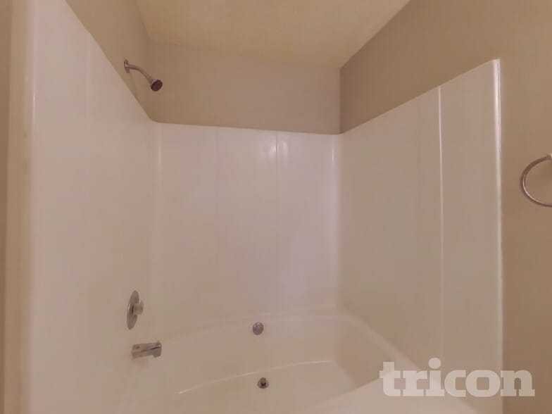 Building Photo - 15 Gregory Ln