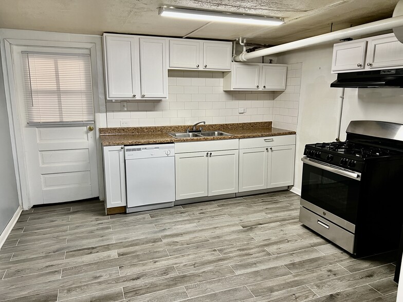 Primary Photo - 3425 N Monticello Ave