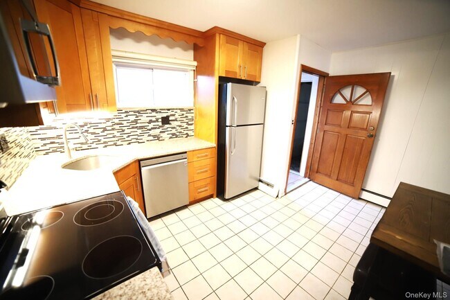 Building Photo - 7 7th St