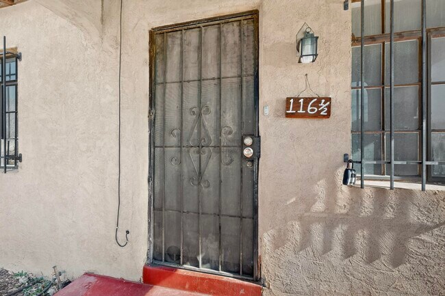 Building Photo - 116 Columbia Dr SE