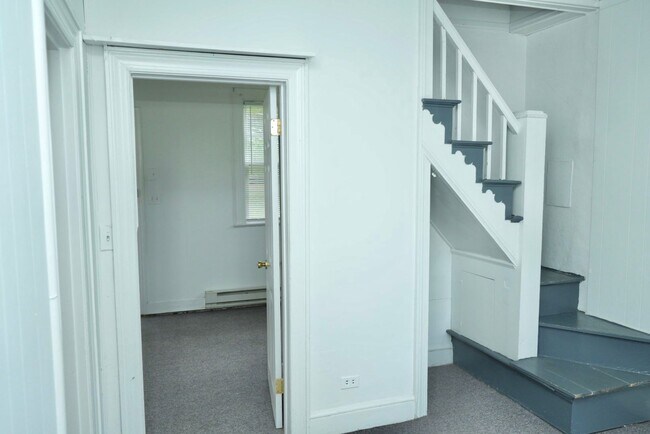 Building Photo - 2321 Fontaine Ave Ext