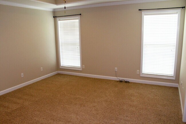 Building Photo - 113 Stonehedge Dr