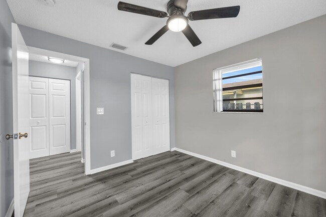 Building Photo - 1565 W 28th St