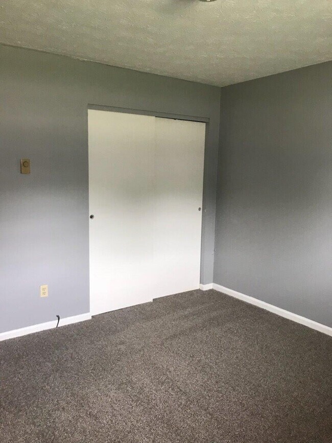 Building Photo - 152 Fairfax Way