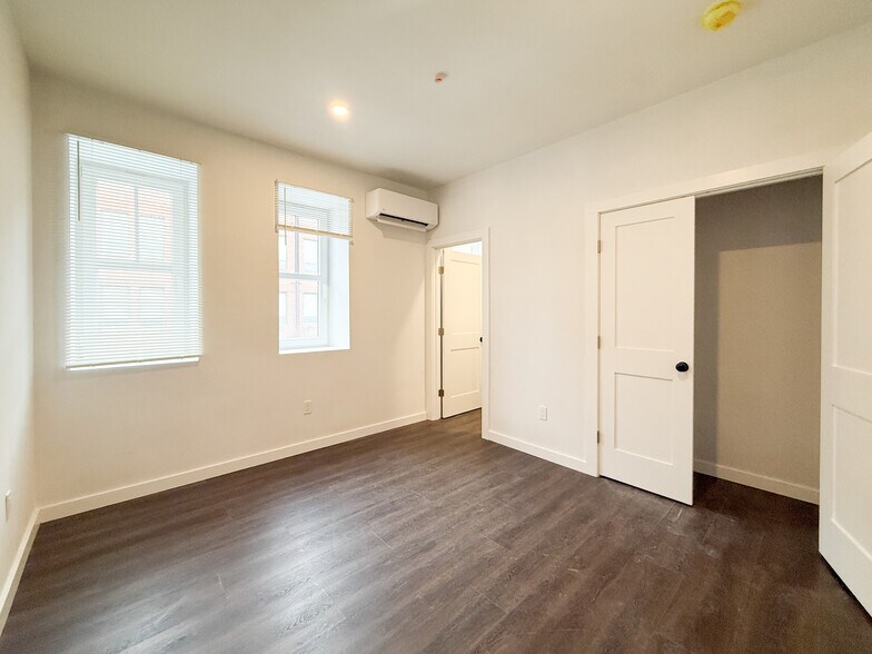 Building Photo - 67 Perrin St