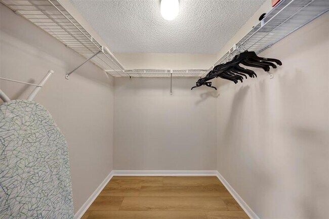 Building Photo - 5250 Las Verdes Cir