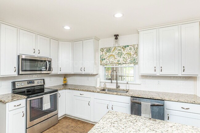 Building Photo - 9133 Robin Ridge Dr