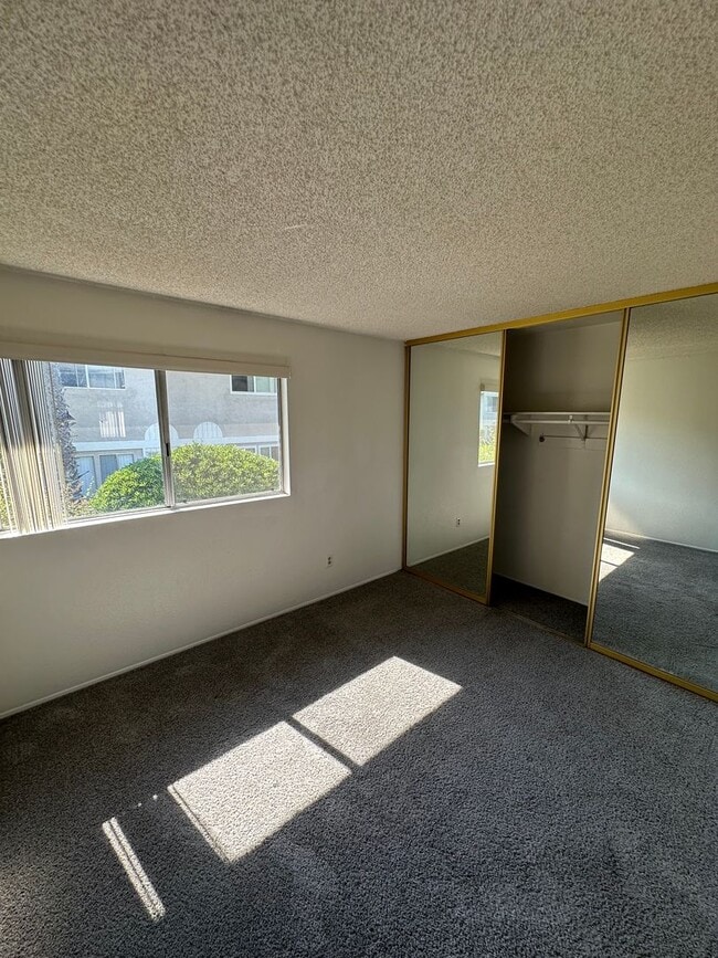 Building Photo - CHARMING 2-BEDROOM TOWNHOME IN GENESEE HIG...