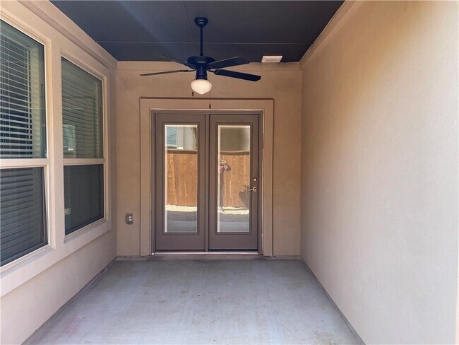 Building Photo - 624 Parkline Dr