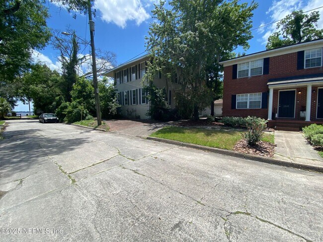 Building Photo - 1838 Cherry St