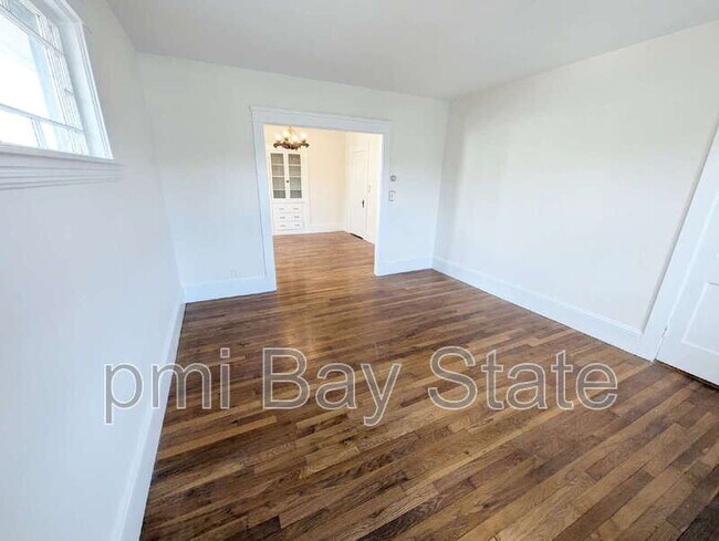 Building Photo - 37 Brainard St