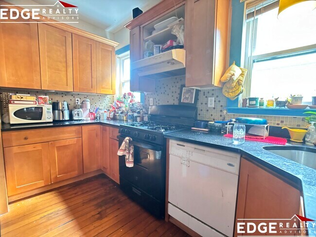 Primary Photo - 5 Mapleton St