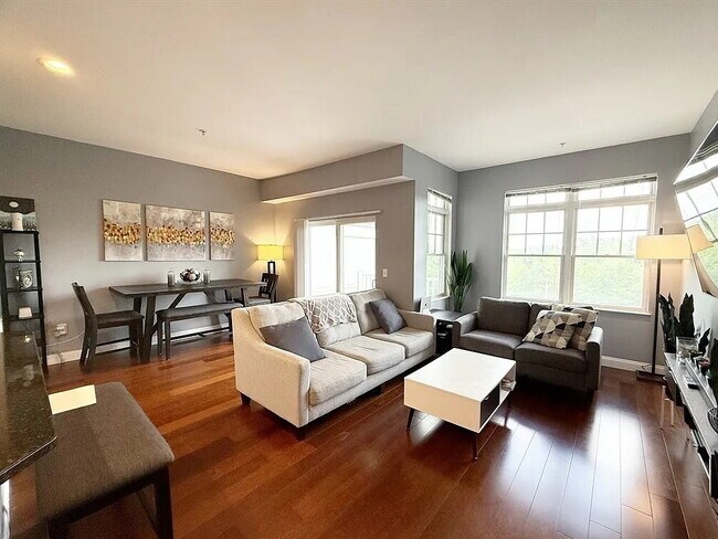Building Photo - Sophisticated Space Designed for Comfort