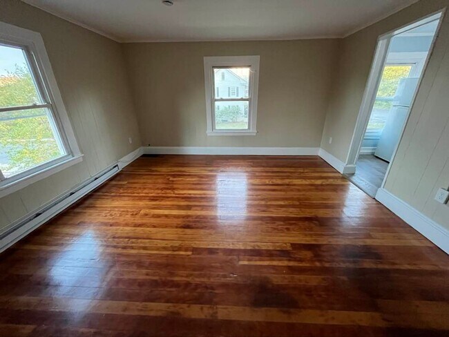 Building Photo - Gorgeous 1-bedroom, Second floor! Apartmen...