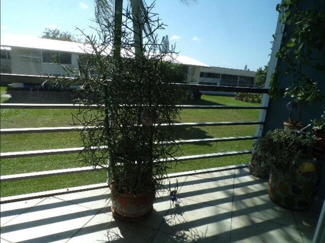 Building Photo - 136 Coventry I