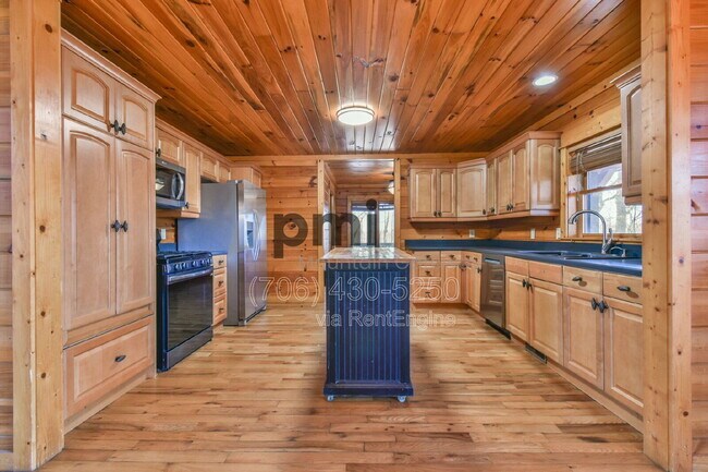 Building Photo - 461 River Estates Rd