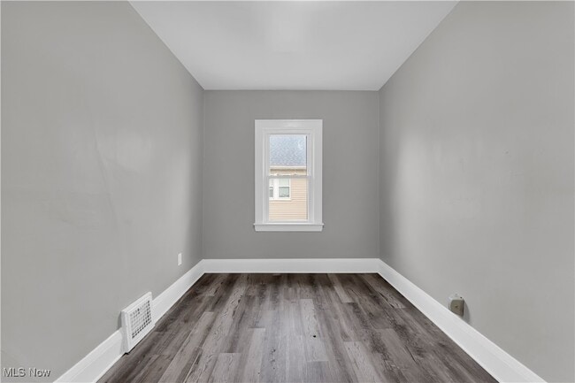 Building Photo - 19792 Pasnow Ave