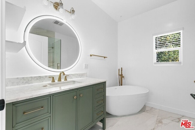 Building Photo - 2214 Benecia Ave